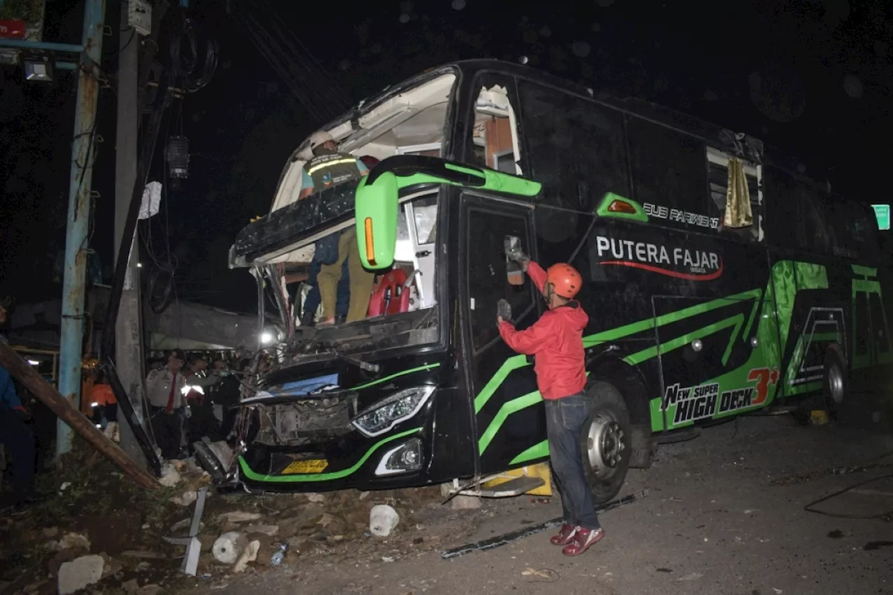 11 killed in Indonesia road accident