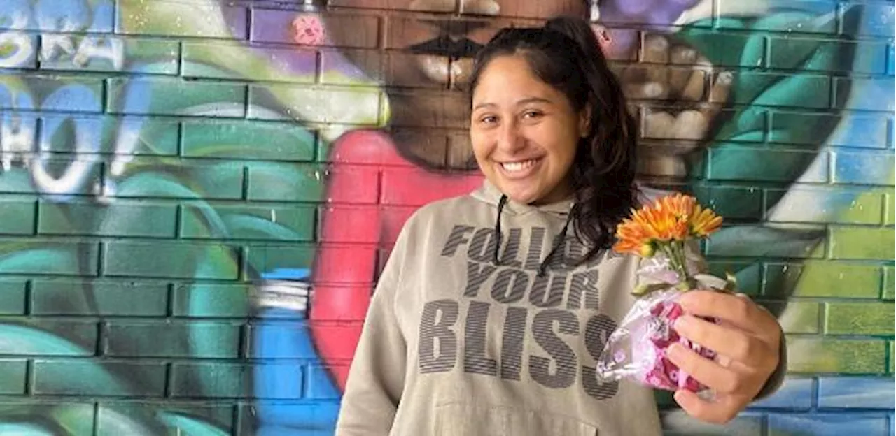 Mães em abrigos no RS recebem flores e presentes: 'Um calorzinho a elas'