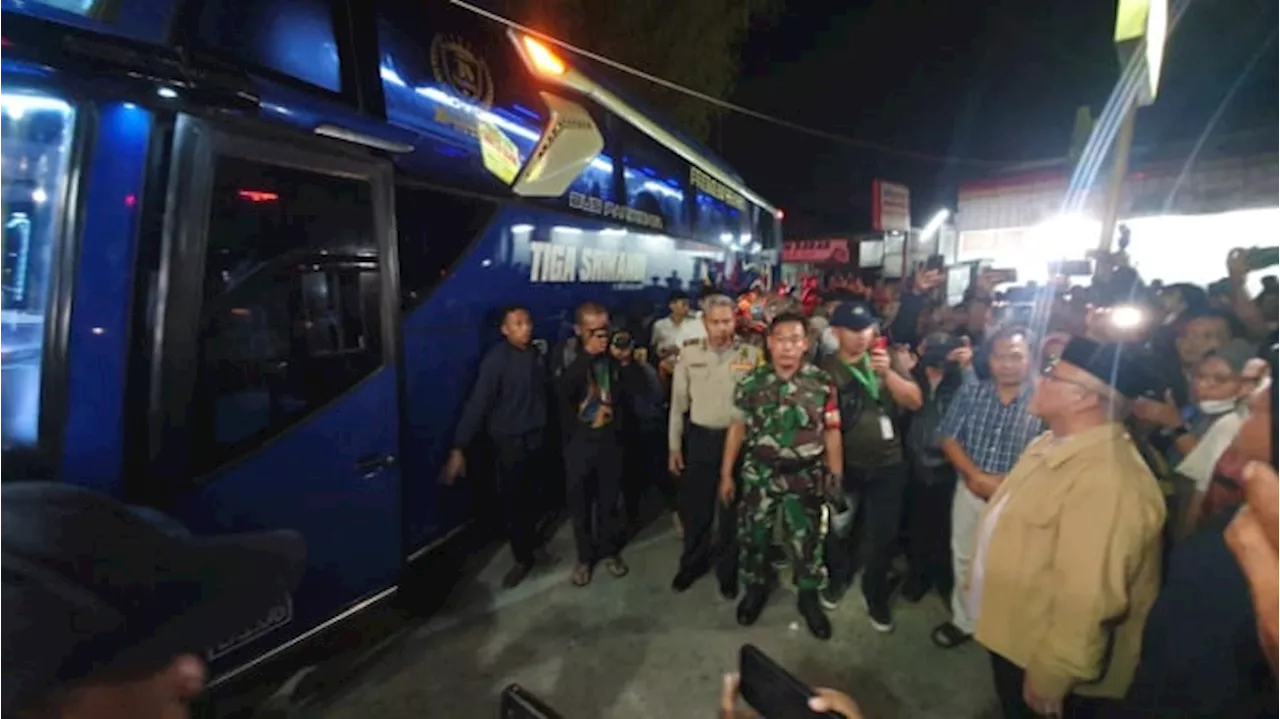 Suasana Haru Saat Siswa SMK Lingga Kencana yang Selamat dari Kecelakaan Tiba di Depok