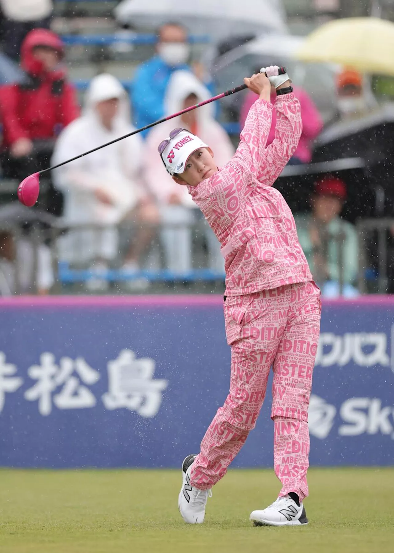 岩井千怜が大雨決戦制し大会新で自身初の大会連覇達成 ピンク色の雨ガッパで「母の日で最高のプレゼントを贈れた」（スポーツ報知）