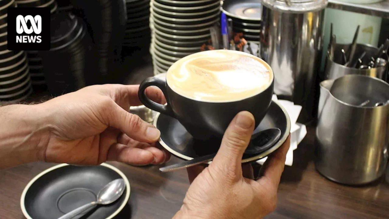 Australians drinking more instant coffee as cost of living pressures mount for customers and cafes