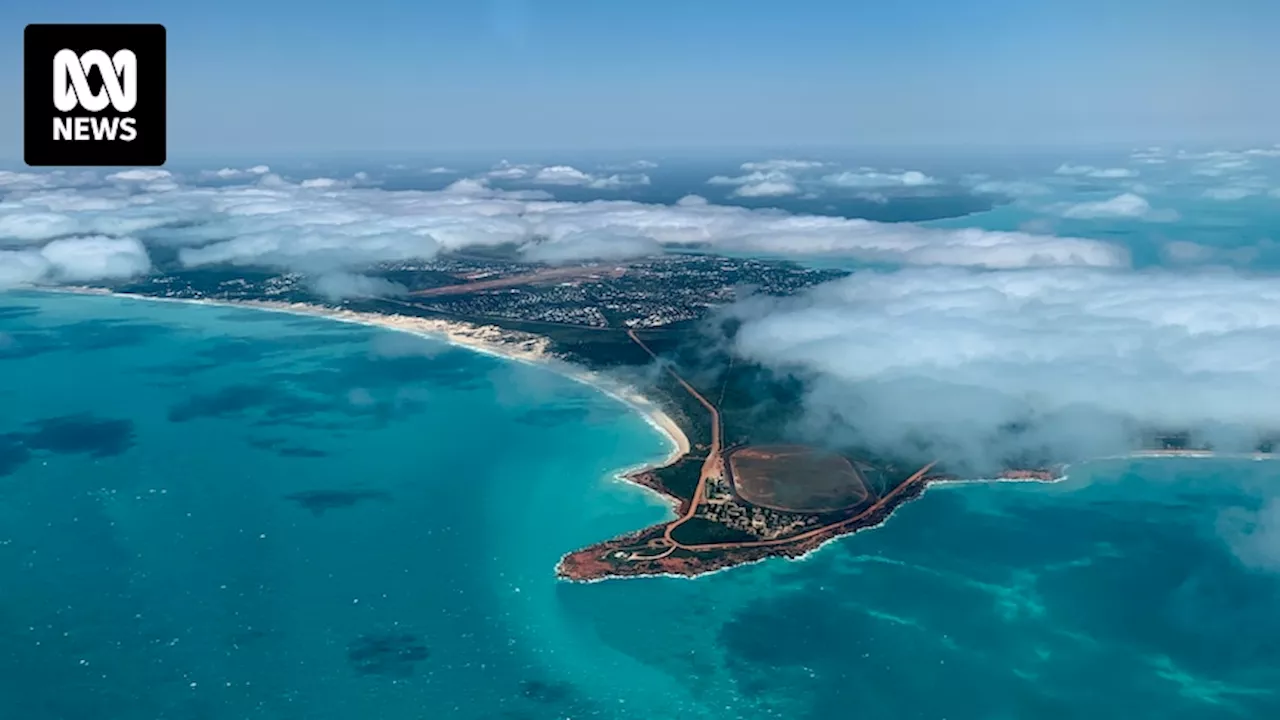 Authorities intercept four suspected asylum seekers off West Australian coast