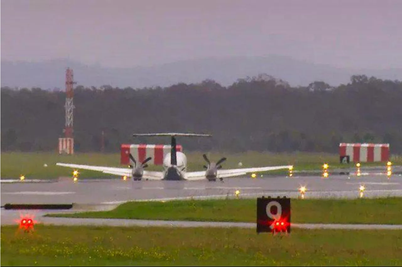 Aereo segnala guasto al carrello, l'atterraggio d’emergenza è da manuale