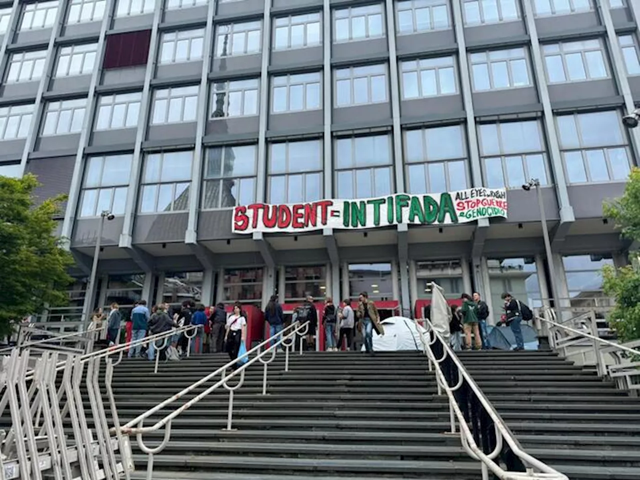 Studenti pro Gaza a Torino occupano Palazzo Nuovo