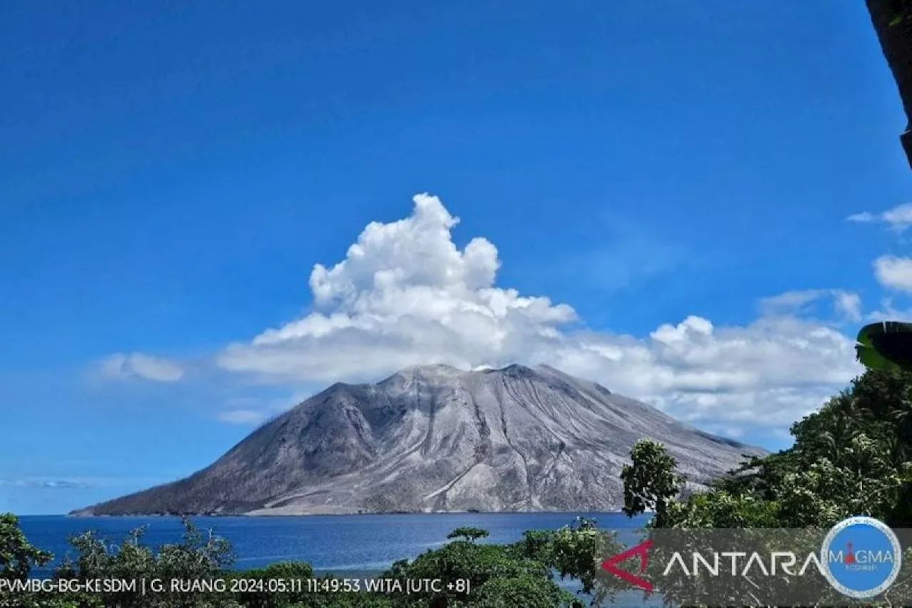 Gunung Ruang turun status menjadi siaga