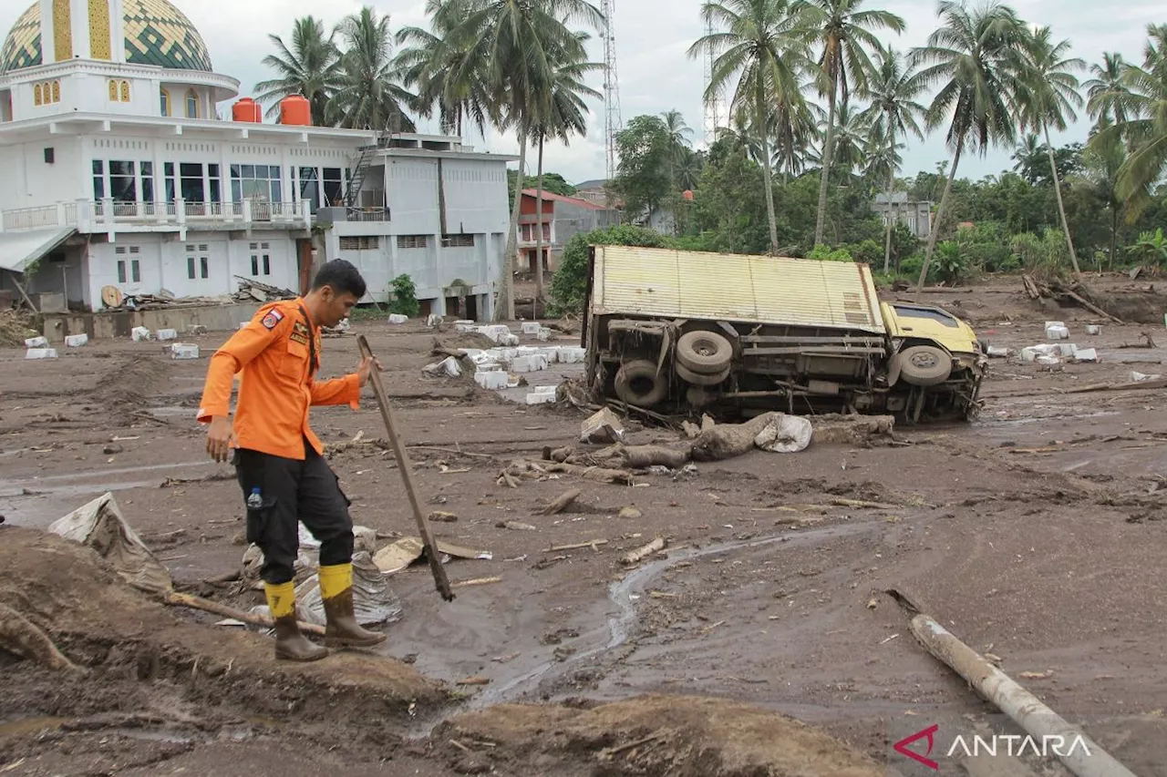 Pencarian korban banjir lahar dingin di Tanah Datar terus dilanjutkan