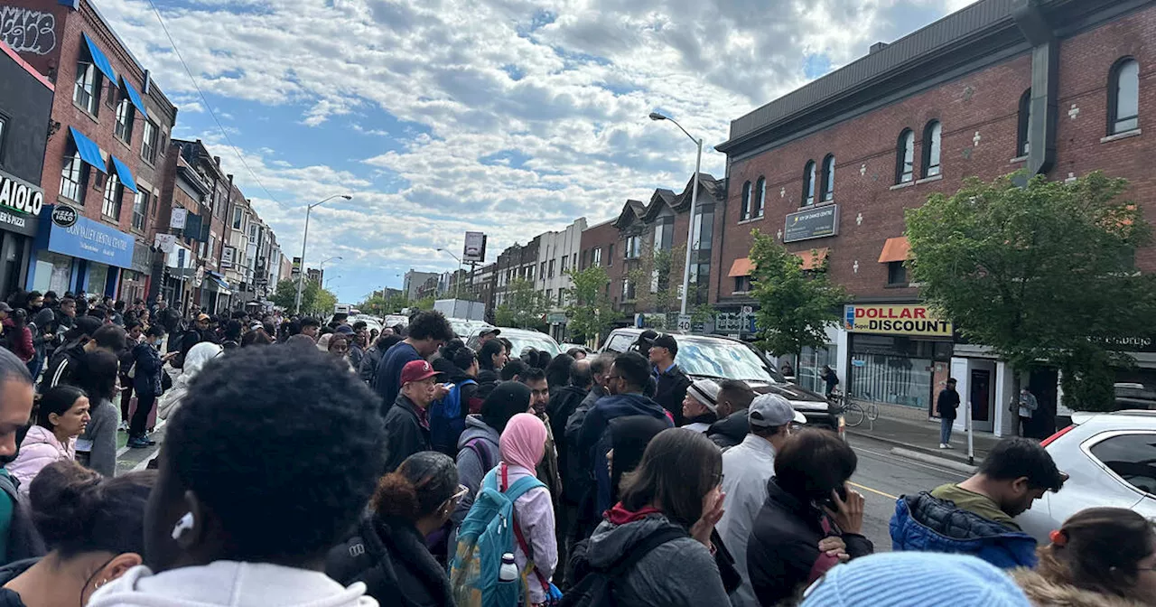 TTC descends into complete morning chaos due to subway outage