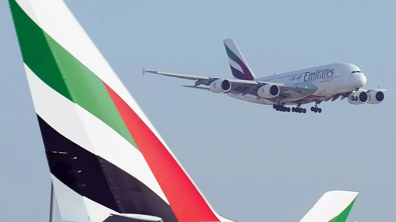 Emirates fa il record di utili e regala 5 mesi di stipendio a oltre 110 mila dipendenti