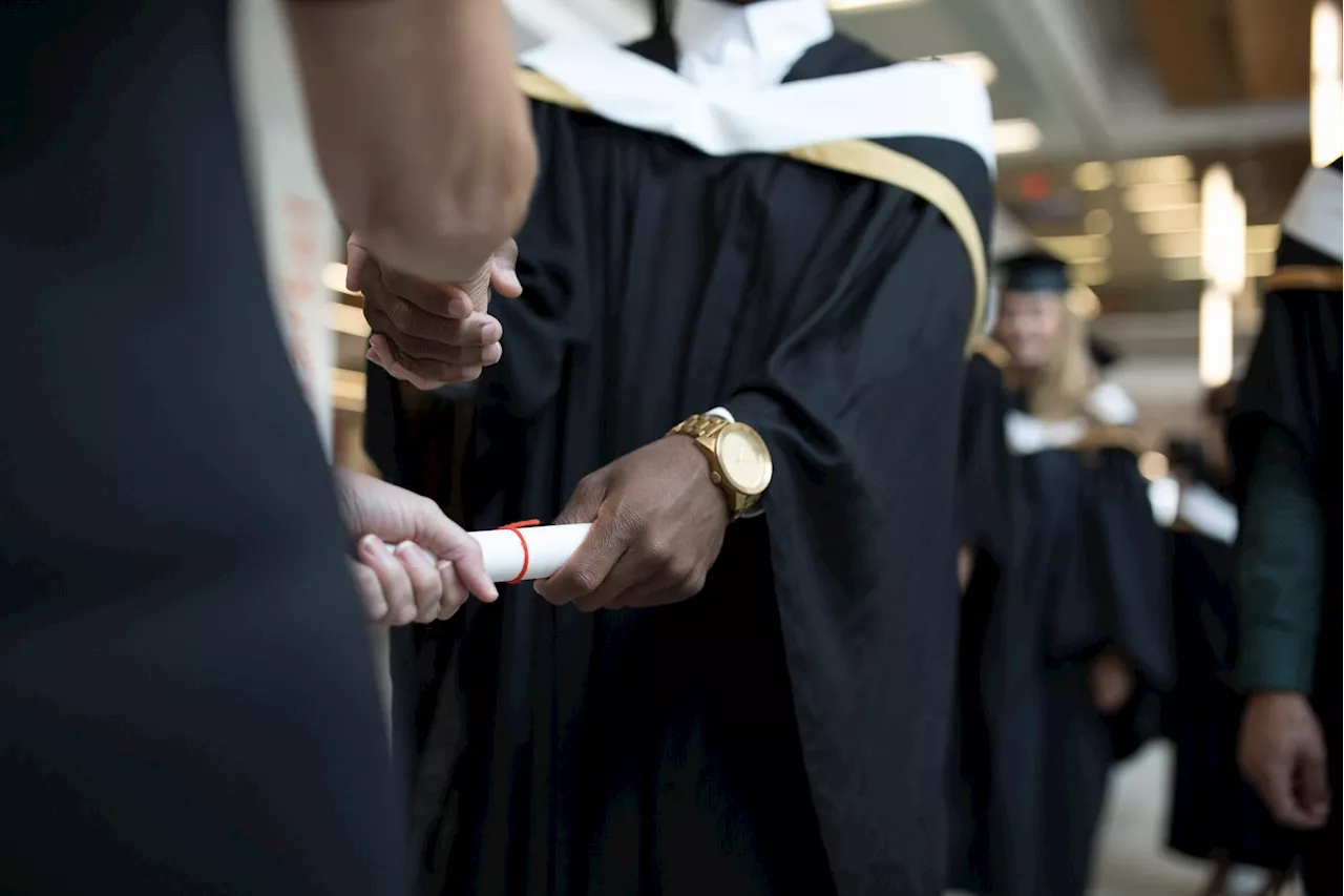 Philadelphia university graduation announcer hilariously mispronounces names during ceremony