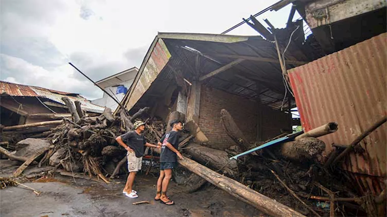 Floods kill 37 in Indonesia's West Sumatra, 17 missing