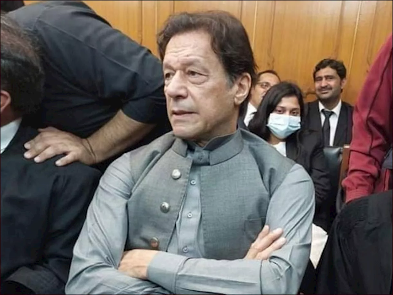 عمران خان کا ملکی حالات پر آرمی چیف کو خط لکھنے کا فیصلہ