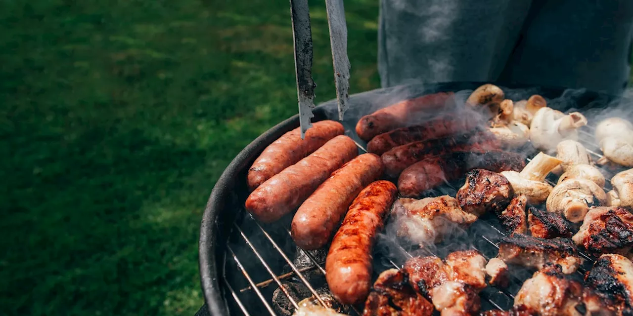 Mit diesem Trick klebt das Fleisch nie wieder am Grillrost fest