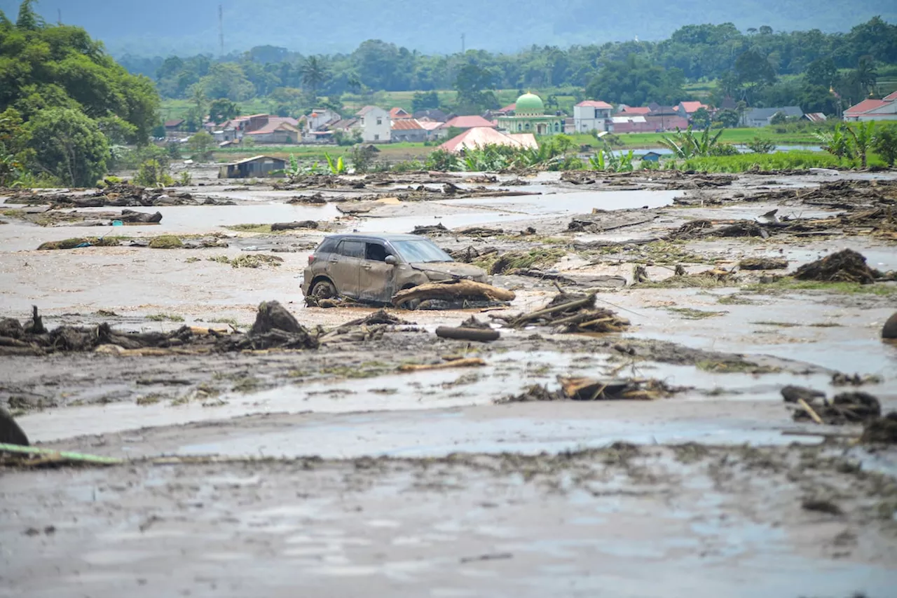 Floods kill 37 in Indonesia's West Sumatra, 17 missing