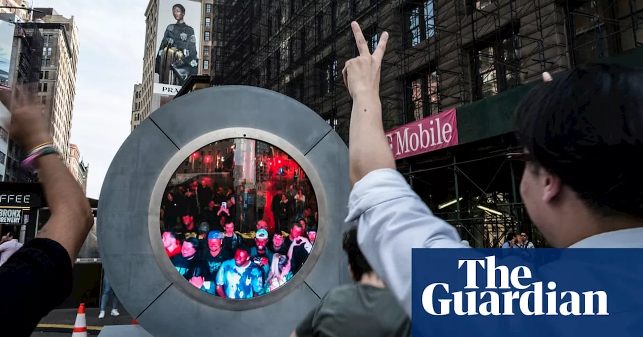 – and flashed body parts: video portal links Dublin and New York