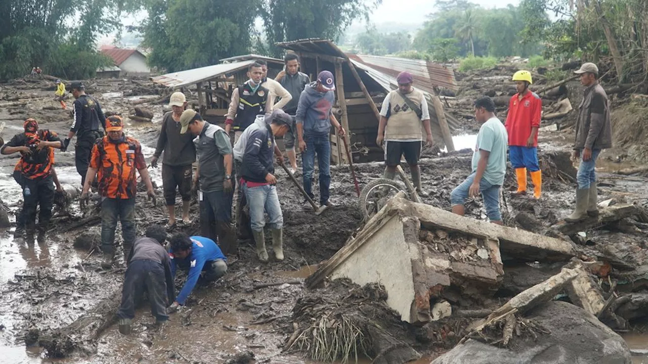 Korban Jiwa akibat ”Galodo” di Sumbar Mencapai 43 Orang, Waspadai Banjir Susulan