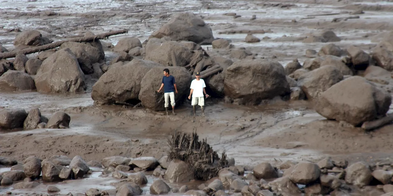 Le gravi alluvioni nell’isola di Sumatra, in Indonesia