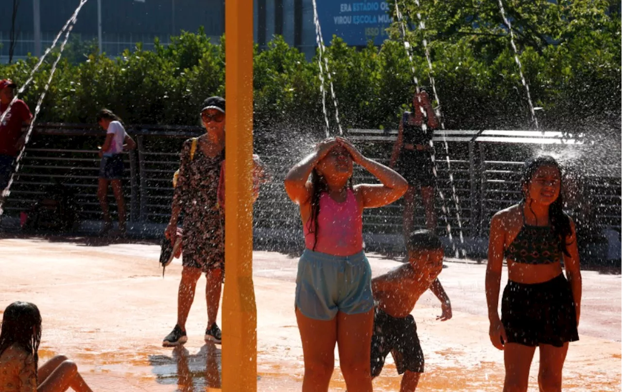 Com praça molhada, Parque Rita Lee recebe os primeiros visitantes