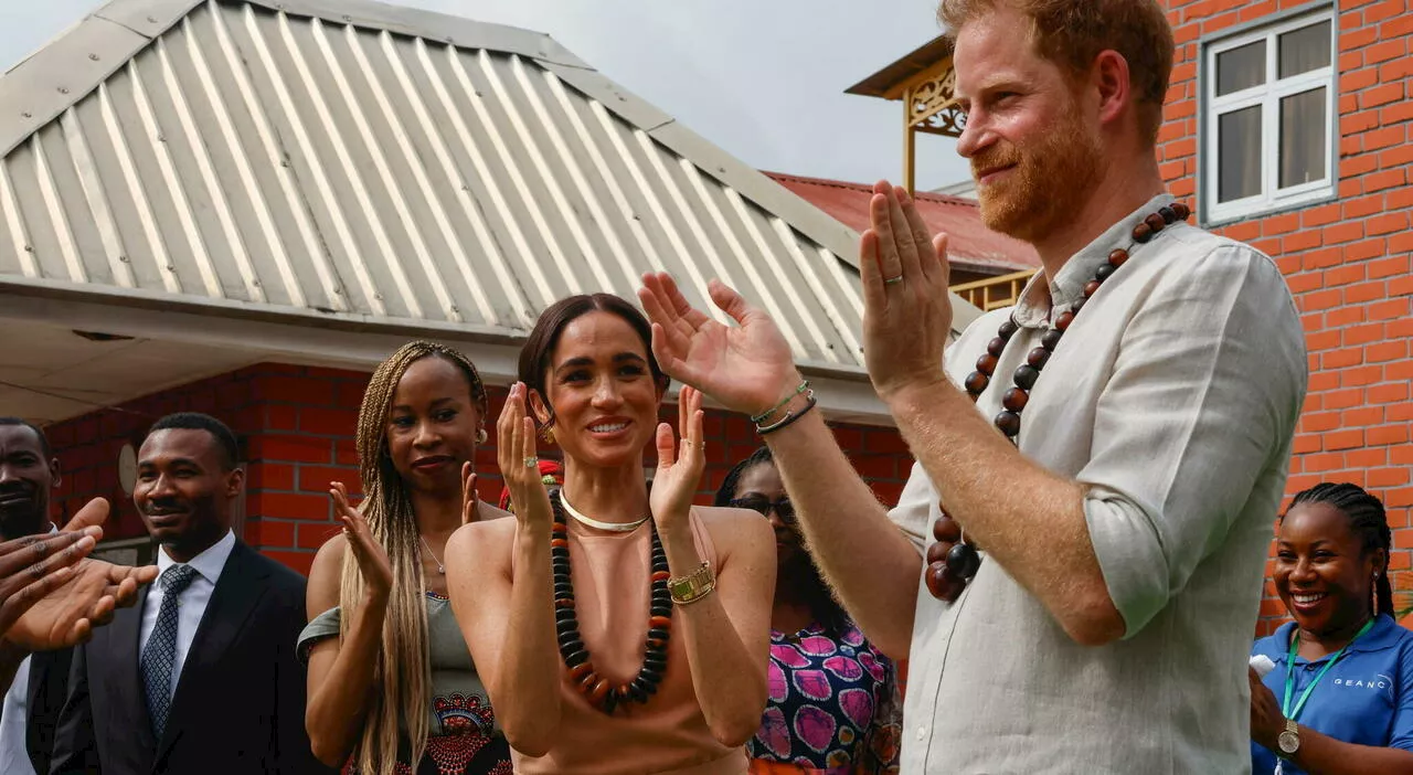 Harry e Meghan a una partita di polo: l'ultimo giorno della criticata visita in Nigeria