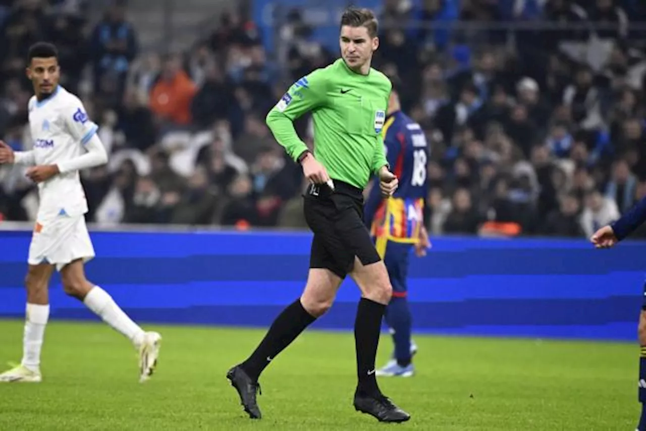 François Letexier élu meilleur arbitre de la saison en Ligue 1 lors des Trophées UNFP