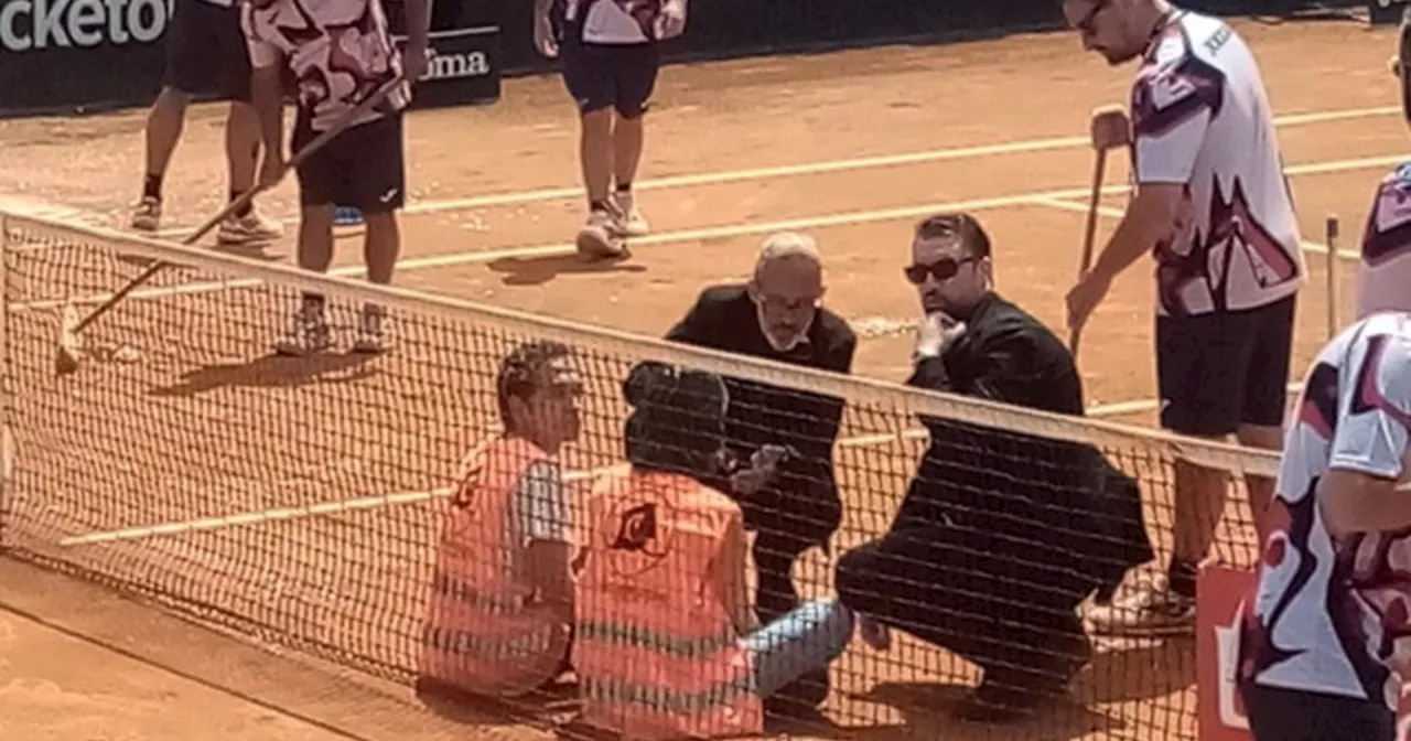 Ultima Generazione, blitz agli internazionali di Roma: piedi incollati, fermano il tennis