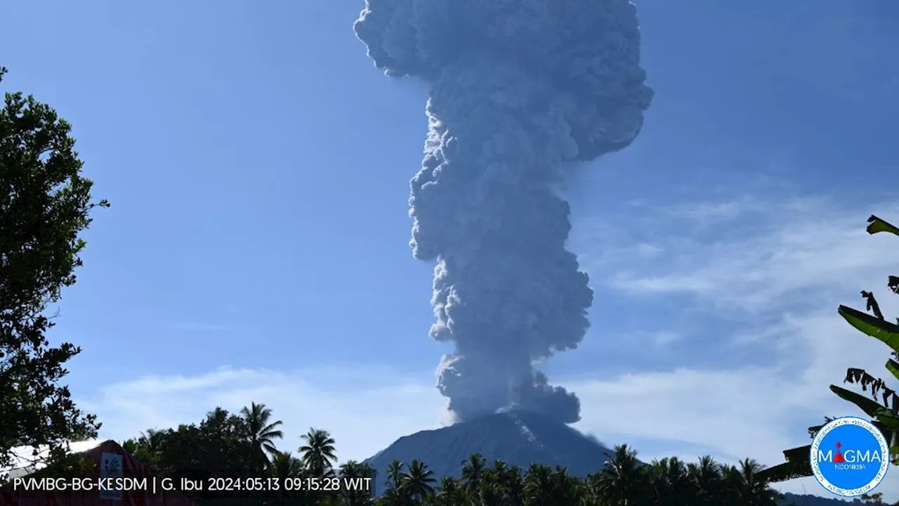 Gunung Ibu Bergejolak, Semburkan Abu Vulkanik 5.000 Meter dari Puncak