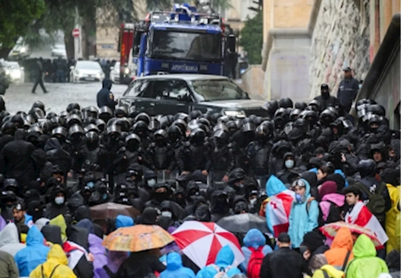 Georgia police push protesters away ahead of ‘foreign agent’ bill debate, Russia’s TASS reports