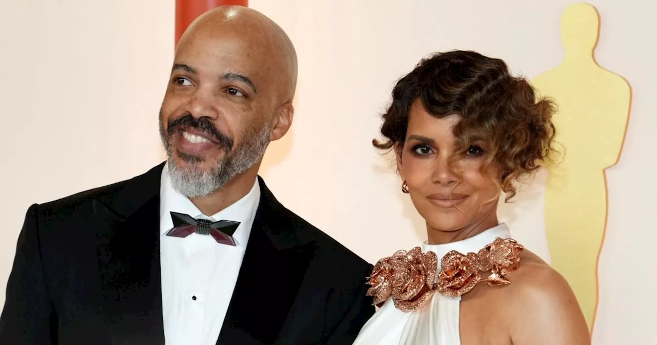 Halle Berry stuns in cheeky nude snap posted by boyfriend Van Hunt