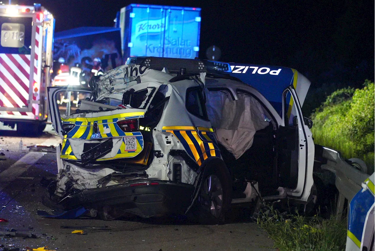 Lkw fährt in Unfallstelle: Ein Toter