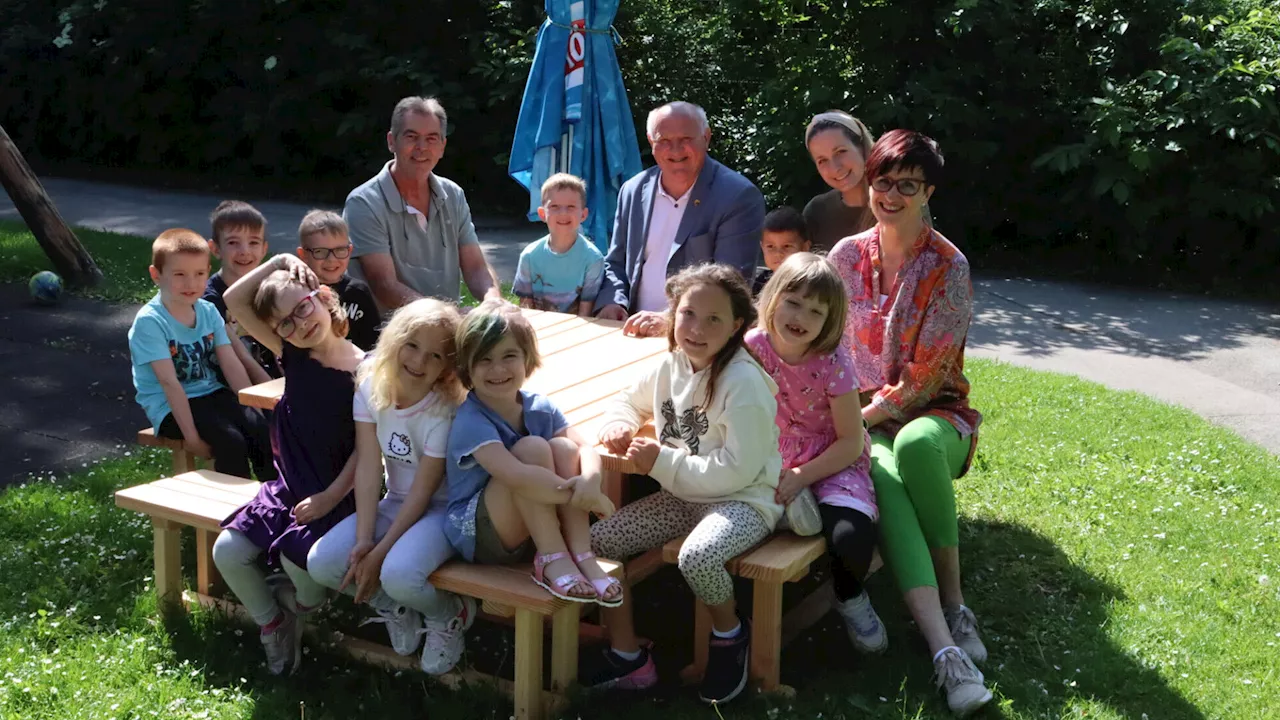 Neue Gartenmöbel für Himberger Kindergarten