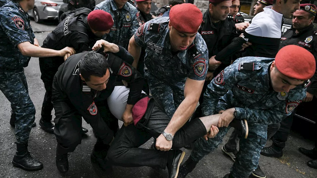 Protest gegen Abgabe von Dörfern: Polizei in Armenien nimmt 150 Demonstranten fest