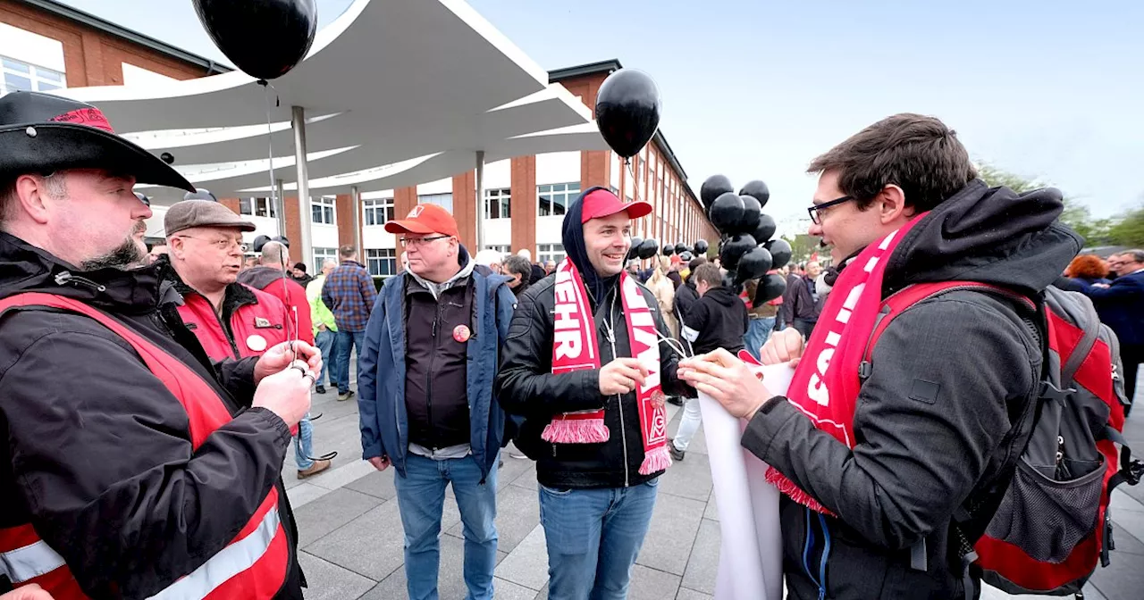 Streik bei Gütersloher Unternehmen Miele - Demonstration vor Stammsitz