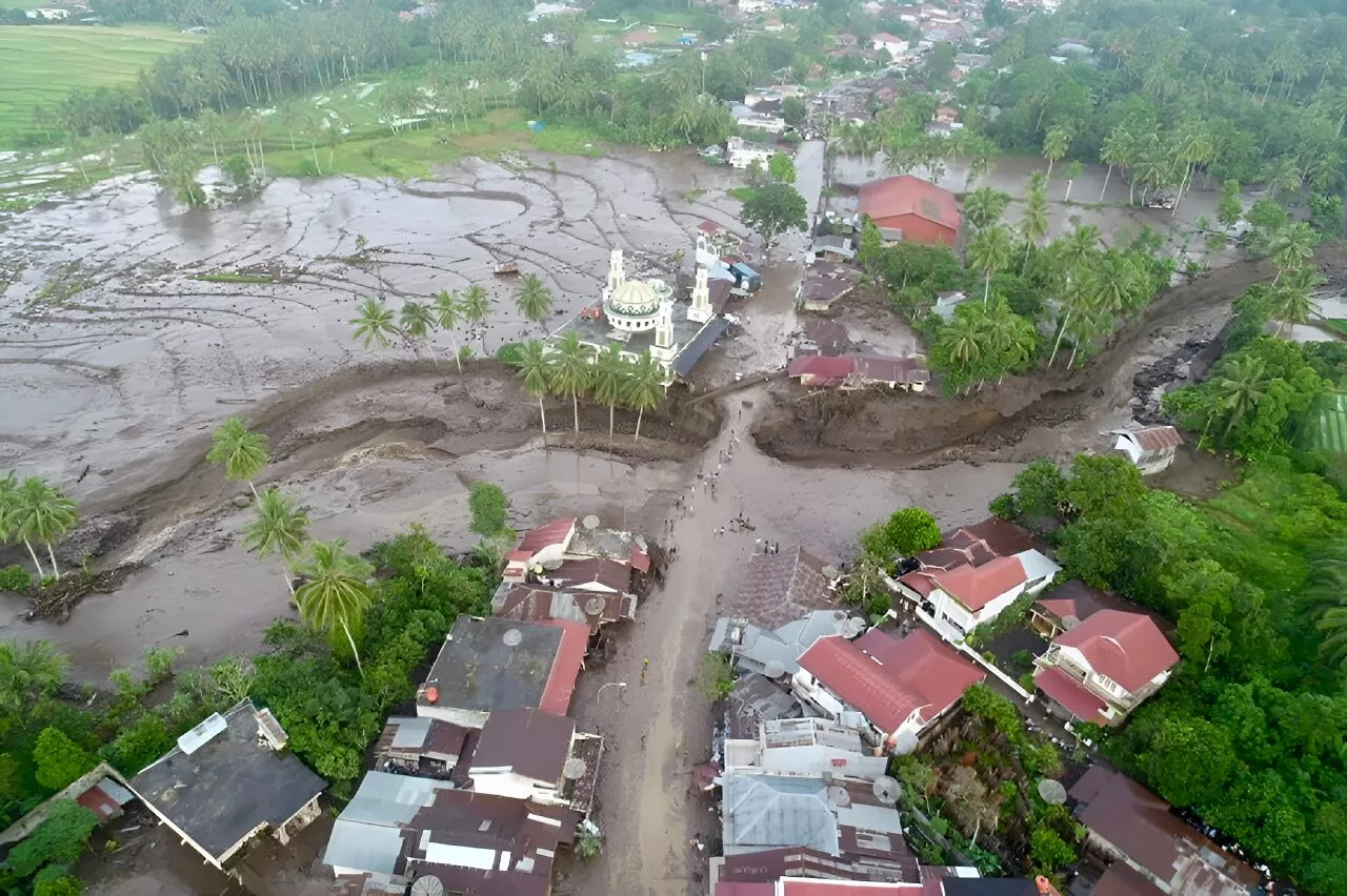 Indonesia flood death toll rises to 43 with 15 missing