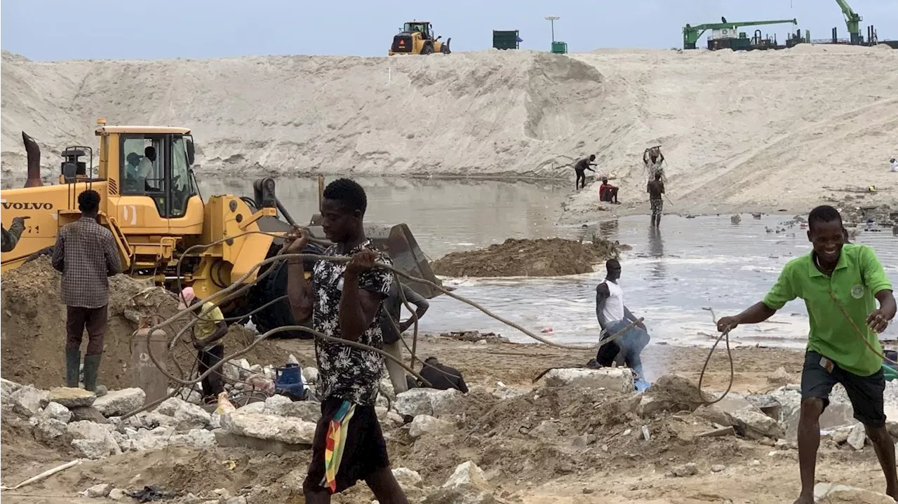 Lagos-Calabar Highway: Scrap metal dealers reap business boom at demolition site