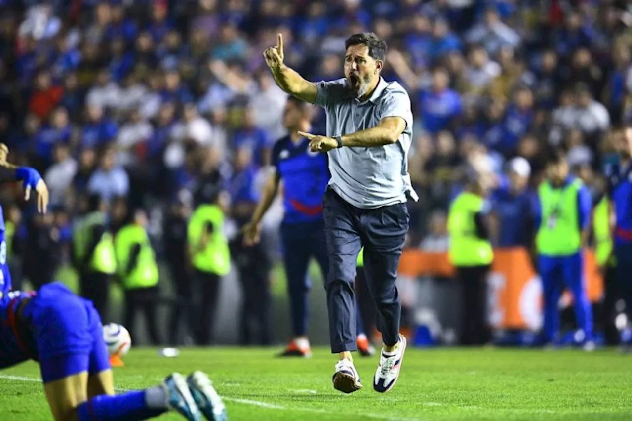 Gustavo Lema se quedó molesto con el arbitraje en la serie de Pumas ante Cruz Azul