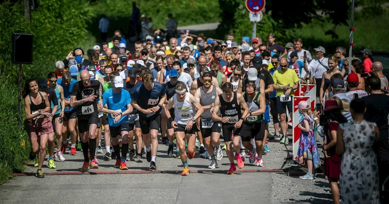 Düsseldorf: Beim Jüchtlauf in Himmelgeist wurden Rosen verteilt​