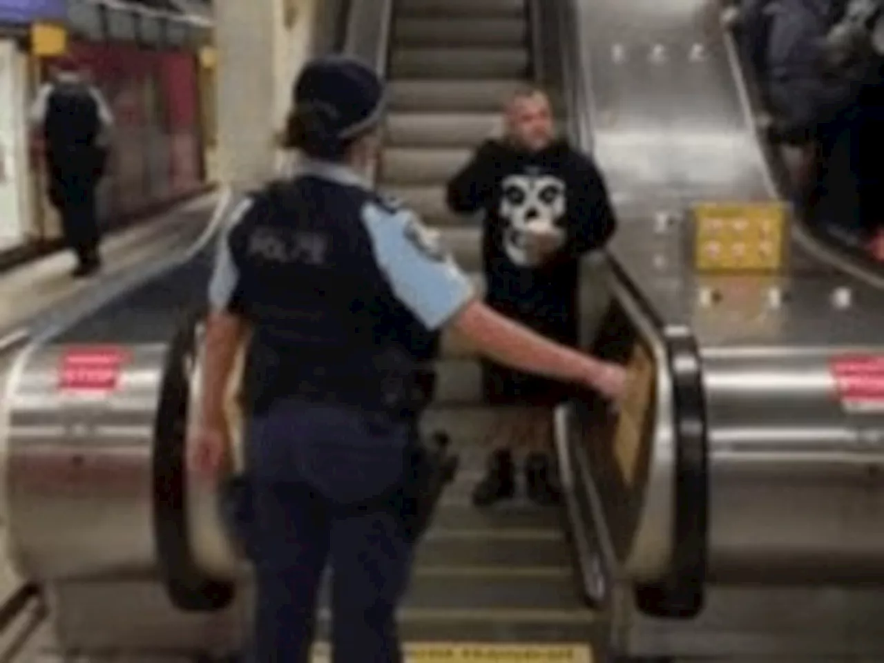 Commuter chaos after bomb threat at major Sydney train station