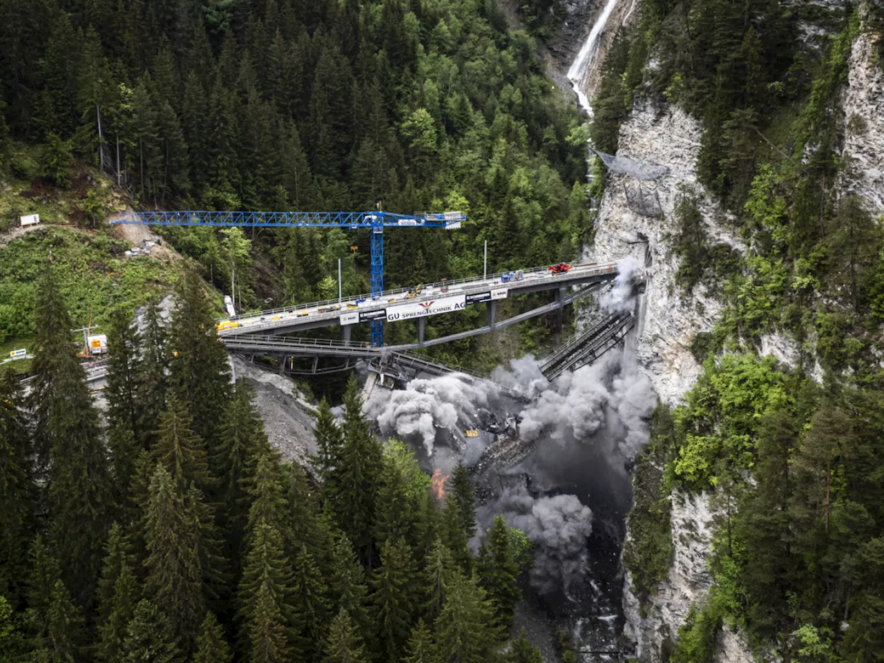 Rhätische Bahn sprengt historischen Viadukt wegen Materialschäden