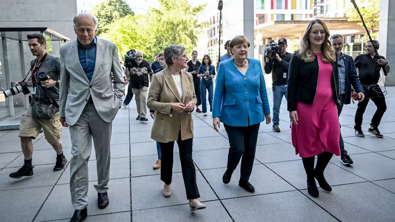 Merkel verabschiedet Trittin: 'Ich bedauere das manchmal heute noch'