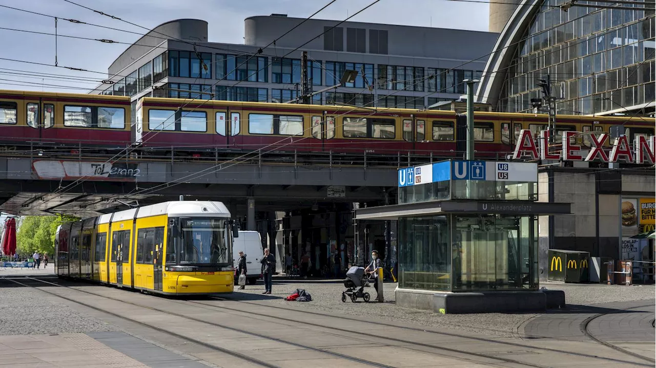 Feuer am Berliner Alexanderplatz: S-Bahnverkehr für zwei Stunden lahmgelegt