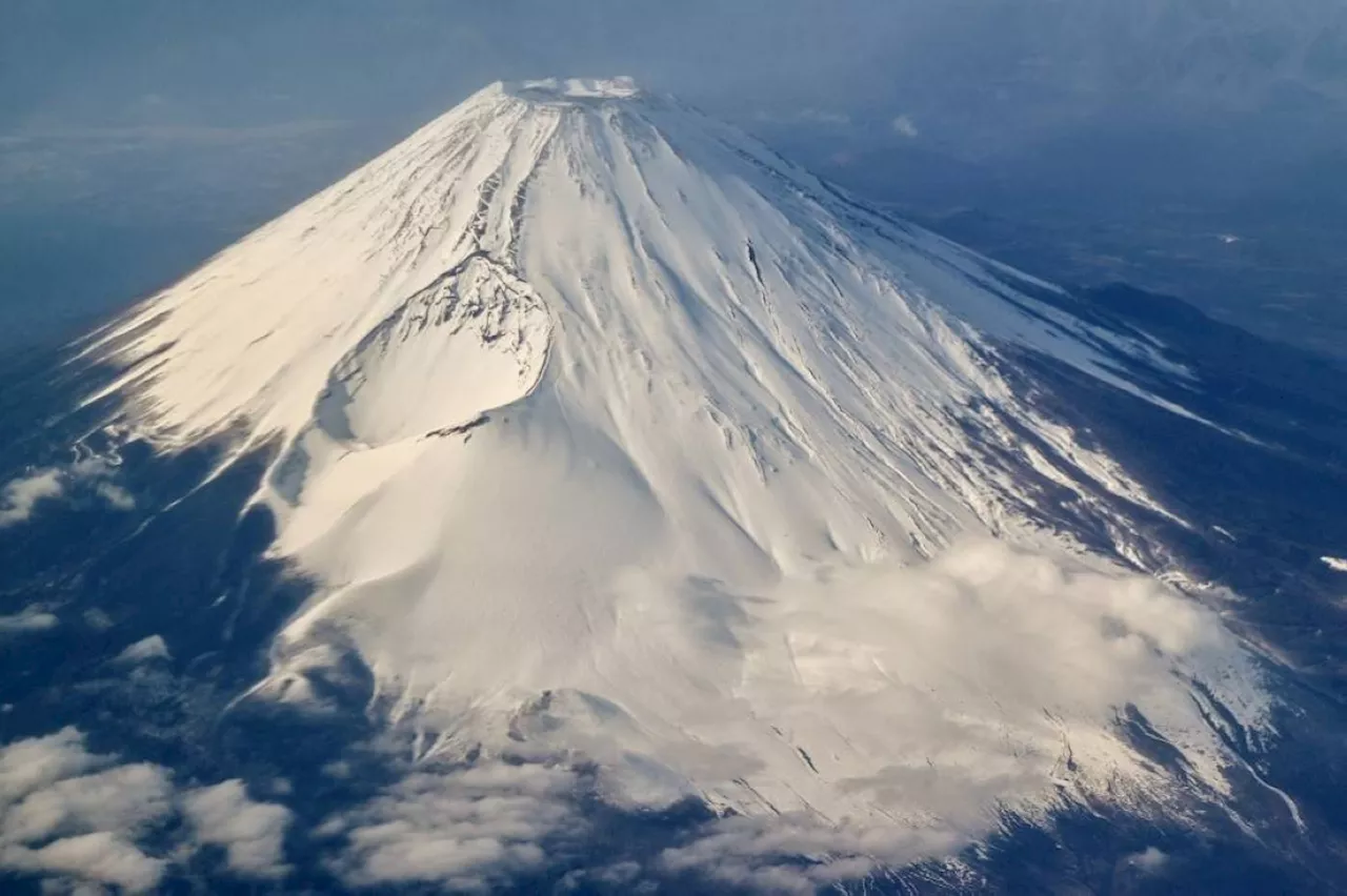 Japan to start online bookings for Mount Fuji trail