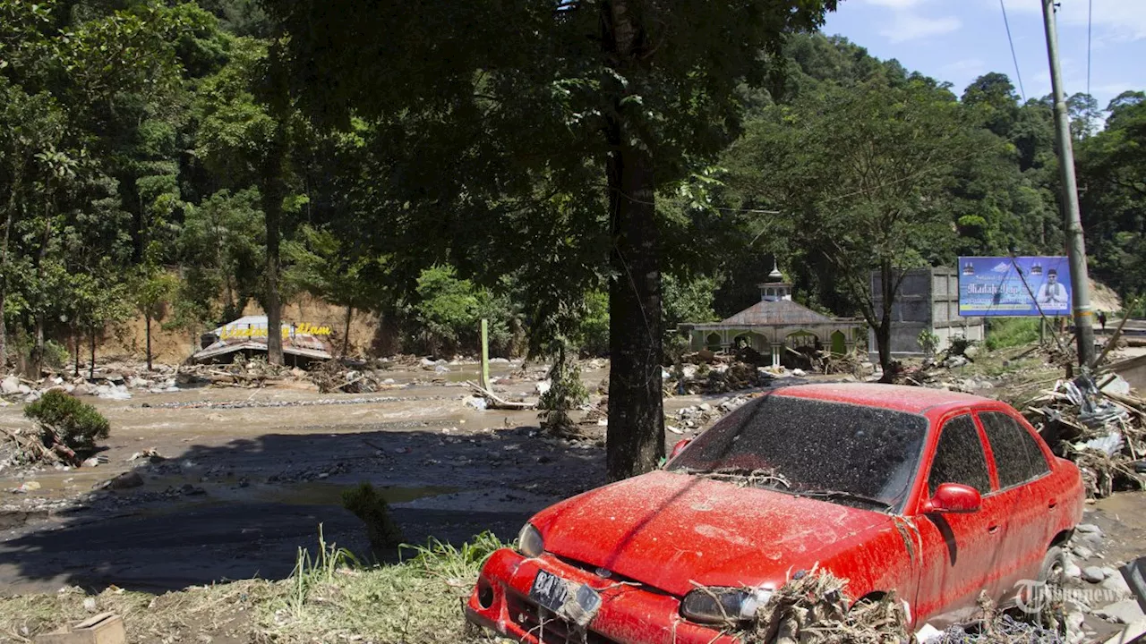 Cerita Martis Korban Banjir Bandang di Sumatera Barat yang Kehilangan Mobil Hingga Warungnya