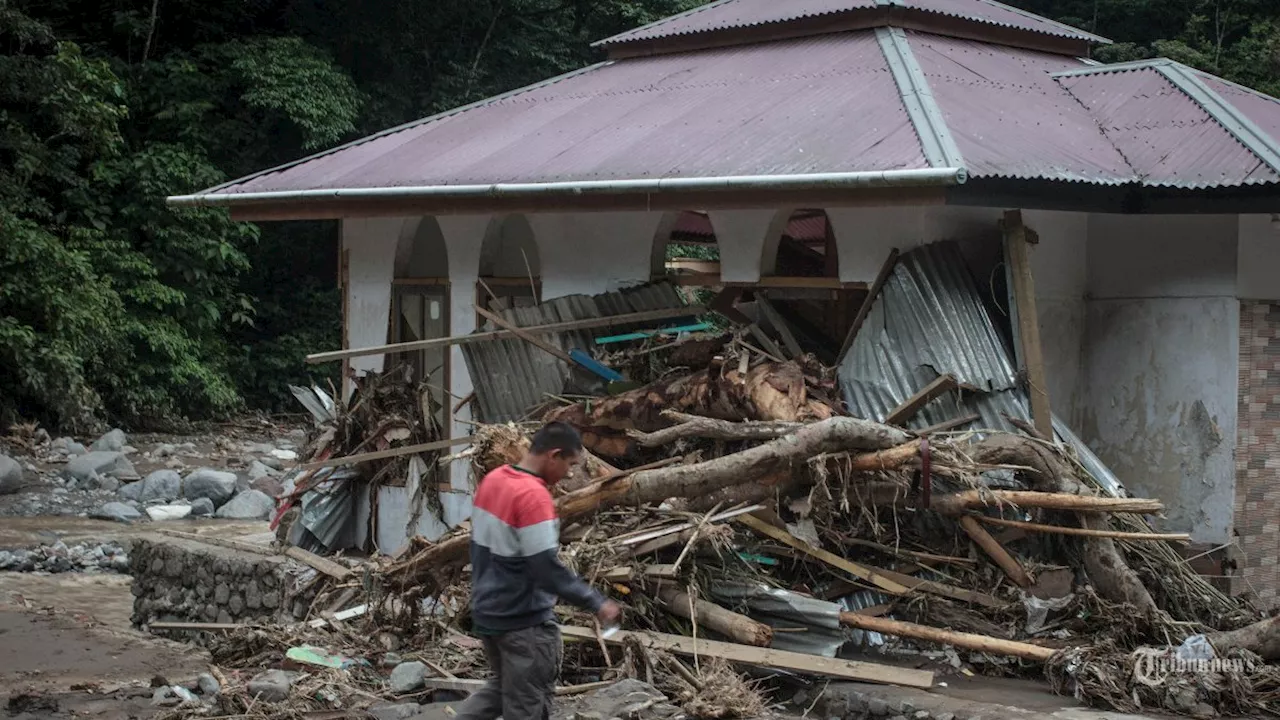 Longsor di Sumbar, PLN Telah Pulihkan 95 Persen dari 10.969 Pelanggan yang Gangguan Listrik