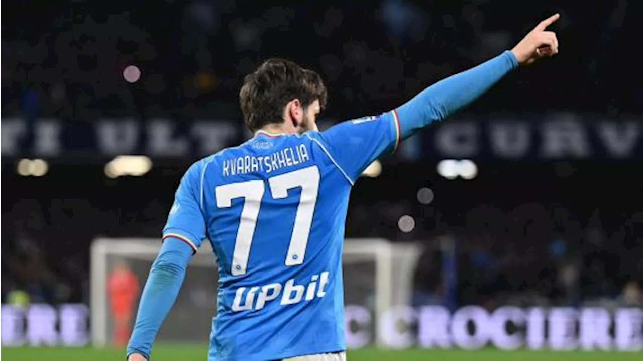 Kvaratskhelia, ecco quanto vuole offrire il PSG. Il Napoli punta al rinnovo: le ultime