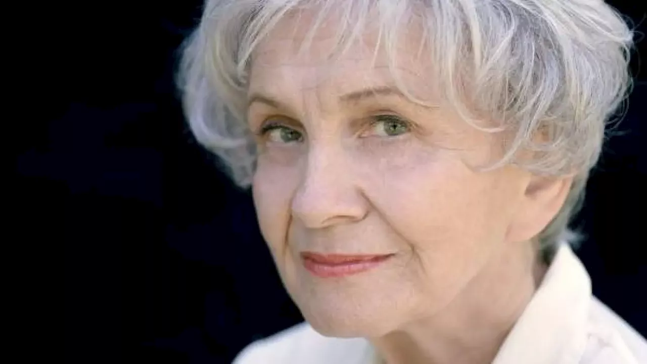 Muere la escritora canadiense Alice Munro, Nobel de Literatura en 2013 y una maestra del cuento