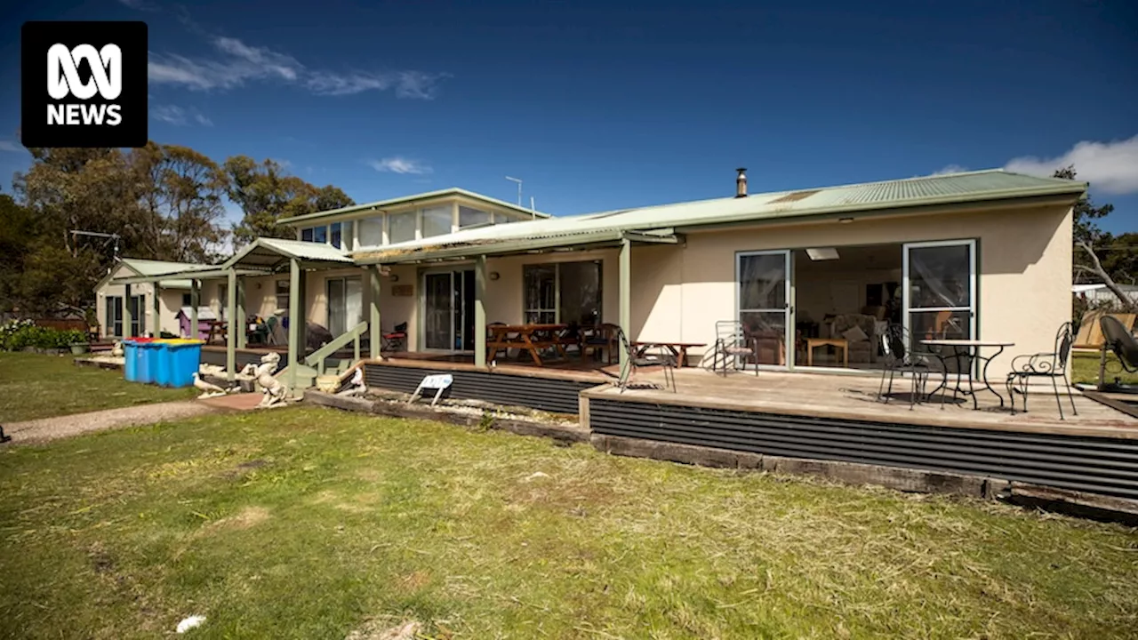 Property owner to appeal emergency order after 40 fruit pickers from Vanuatu found living in one Tasmanian house