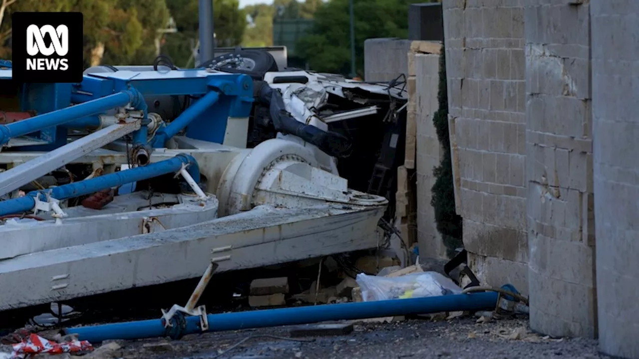 Truck crash causes traffic delays for Adelaide-bound motorists on South Eastern Freeway