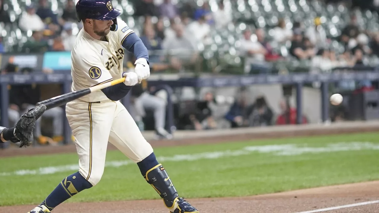 Brewers' Rhys Hoskins goes on 10-day injured list with strained right hamstring