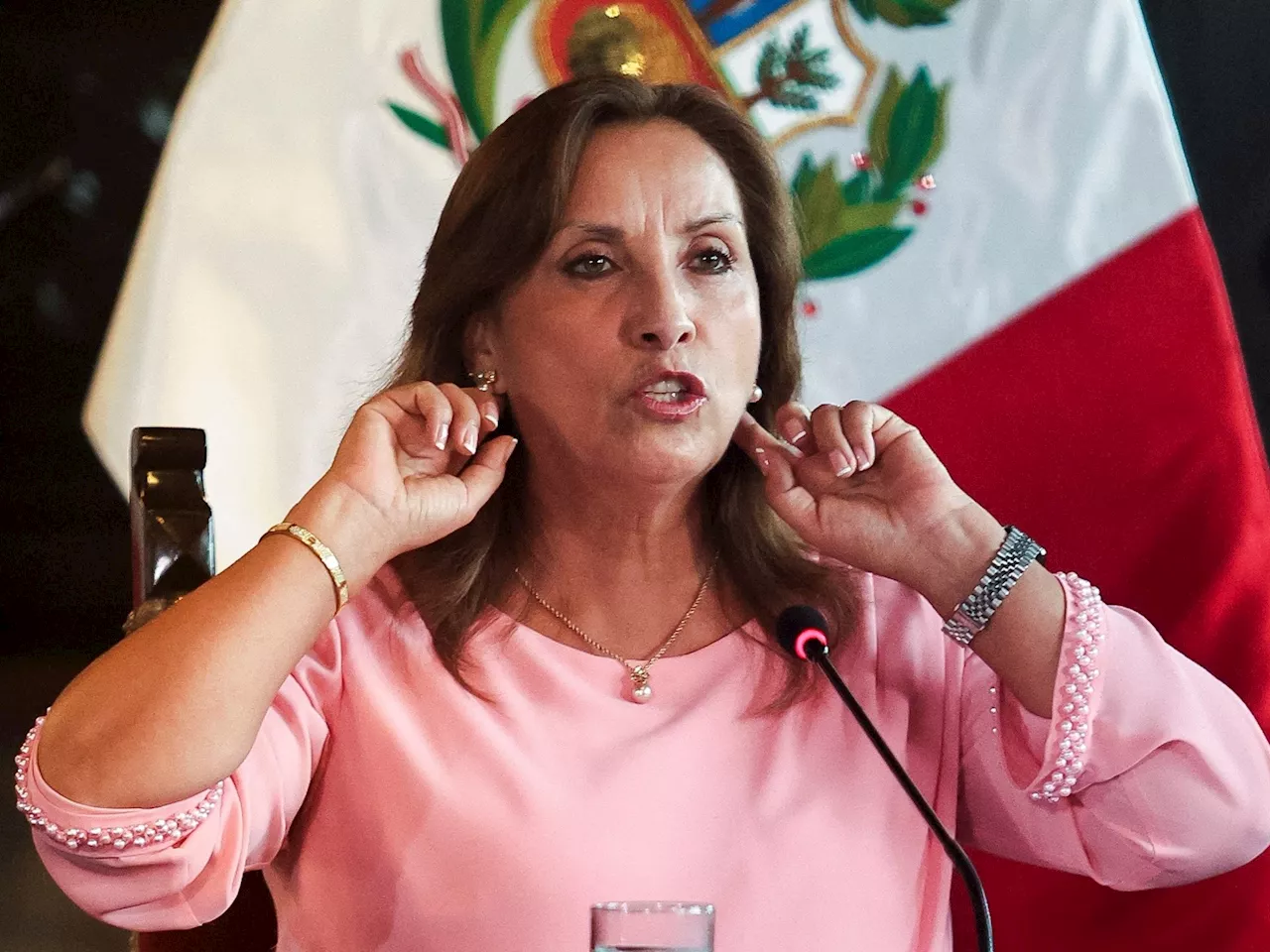 Perú: el gobierno de Dina Boluarte clasifica a las personas 'trans' como enfermos mentales
