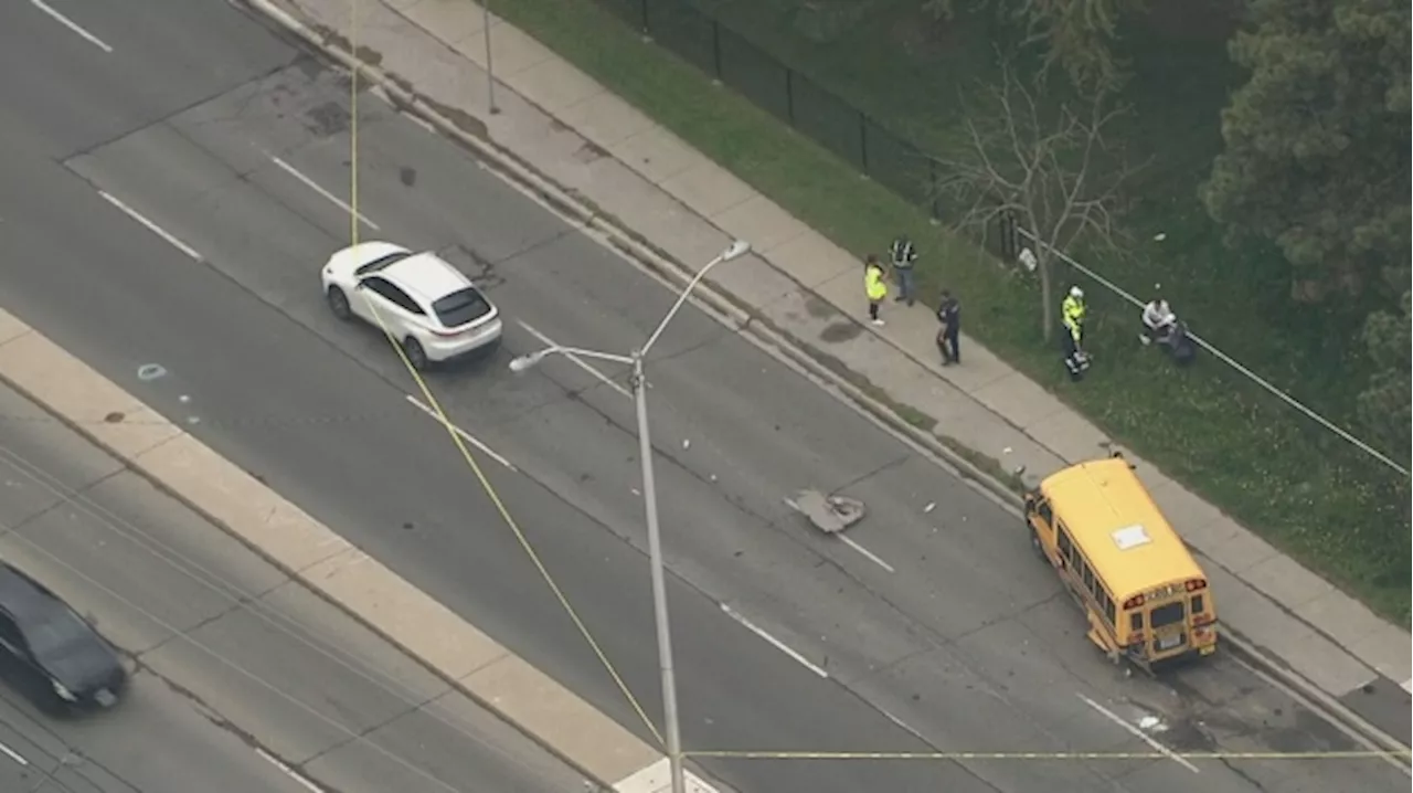 2 injured, 1 critically, following multi-vehicle crash in Scarborough