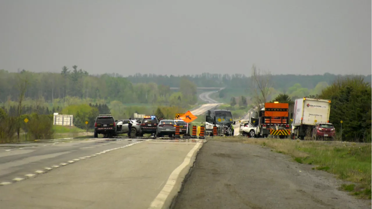 1 killed, 3 injured in head-on crash on Hwy. 417 in Ottawa